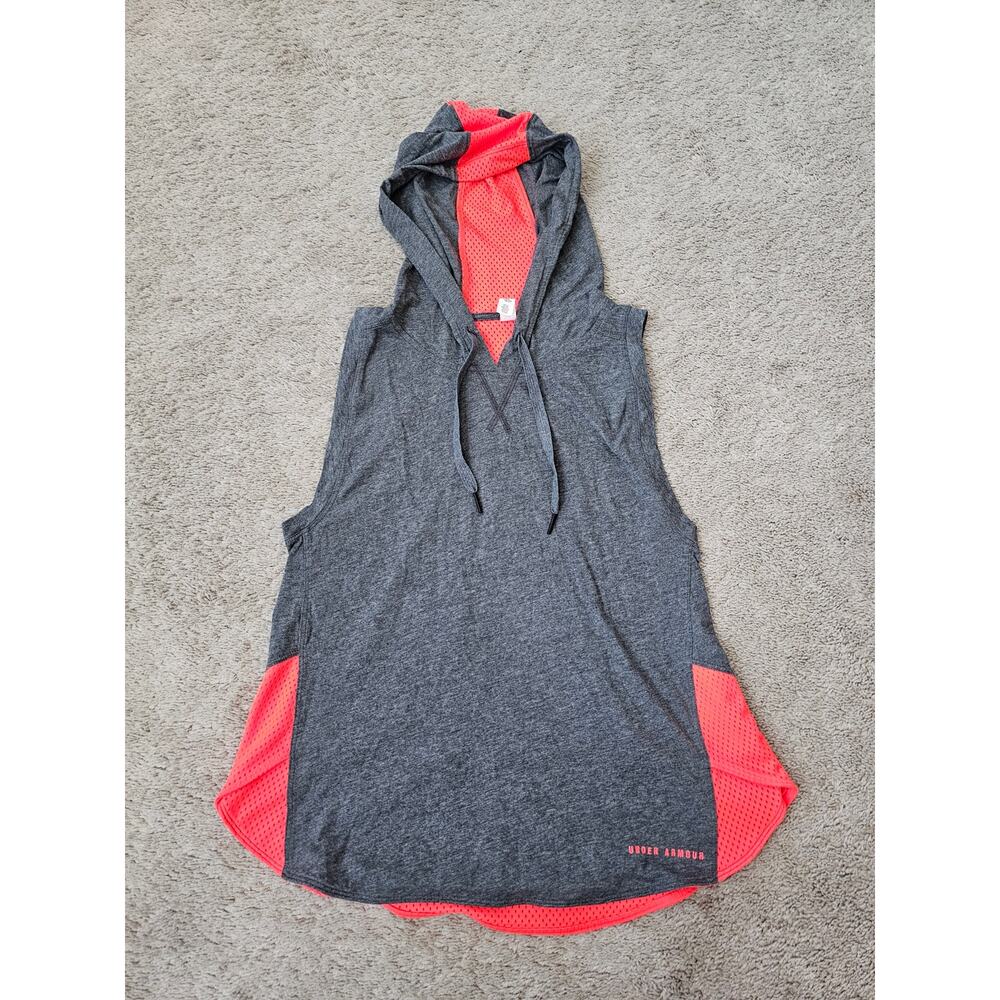 Under Armour Women’s hooded athletic Shirt Size Small